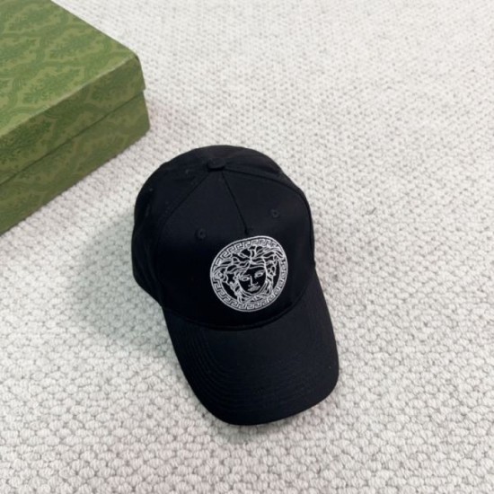 2023FW Hat VERSACE Super rare and difficult to obtain item 2023FW Hat VERSACE Super rare and difficult to obtain item