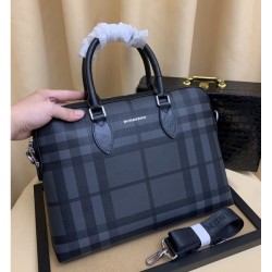 Item 2023SS BURBERRY Burberry briefcase with a strong presence