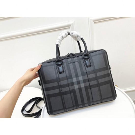 Eye-catching style this summer 2023SS BURBERRY Burberry Briefcase Eye-catching style this summer 2023SS BURBERRY Burberry Briefcase