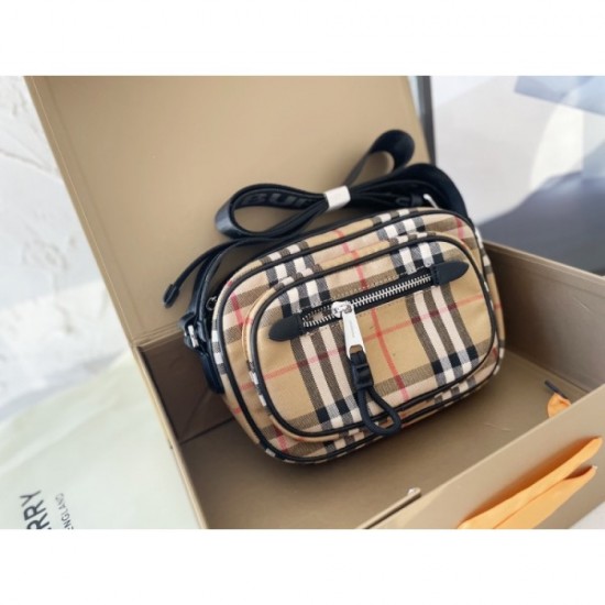 This summer's latest popular sale 2023SS BURBERRY Burberry shoulder bag This summer's latest popular sale 2023SS BURBERRY Burberry shoulder bag