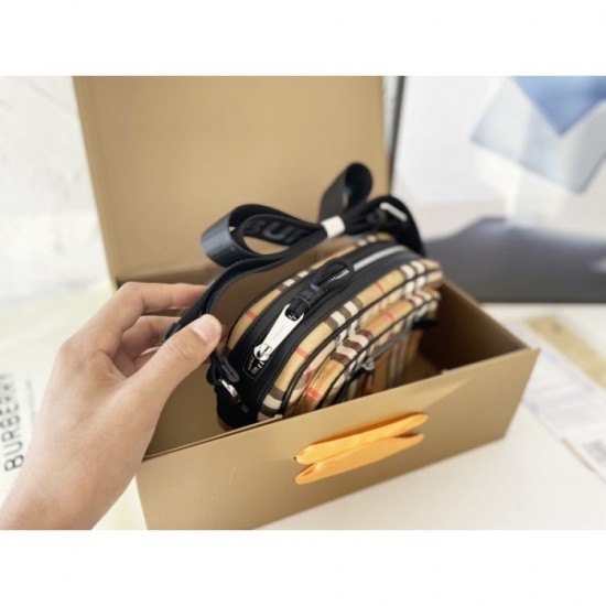 This summer's latest popular sale 2023SS BURBERRY Burberry shoulder bag This summer's latest popular sale 2023SS BURBERRY Burberry shoulder bag