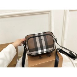 Especially this season's spring and summer attention 2023SS BURBERRY Burberry shoulder bag