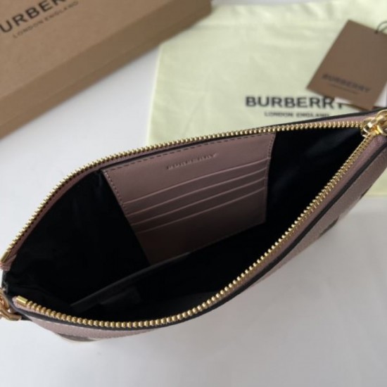 New items are sold out 2023FW BURBERRY Burberry clutch bag New items are sold out 2023FW BURBERRY Burberry clutch bag