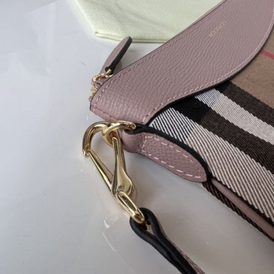 New items are sold out 2023FW BURBERRY Burberry clutch bag New items are sold out 2023FW BURBERRY Burberry clutch bag