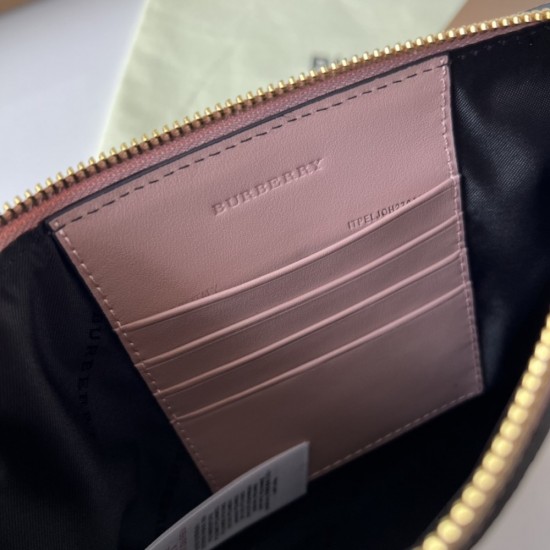 New items are sold out 2023FW BURBERRY Burberry clutch bag New items are sold out 2023FW BURBERRY Burberry clutch bag