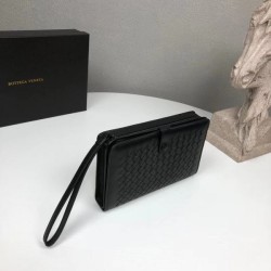 BURBERRY Burberry clutch bag 2023FW will definitely be popular this winter too