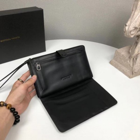 BURBERRY Burberry clutch bag 2023FW will definitely be popular this winter too BURBERRY Burberry clutch bag 2023FW will definitely be popular this winter too