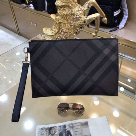BURBERRY Burberry clutch bag 2023FW is gaining attention now BURBERRY Burberry clutch bag 2023FW is gaining attention now