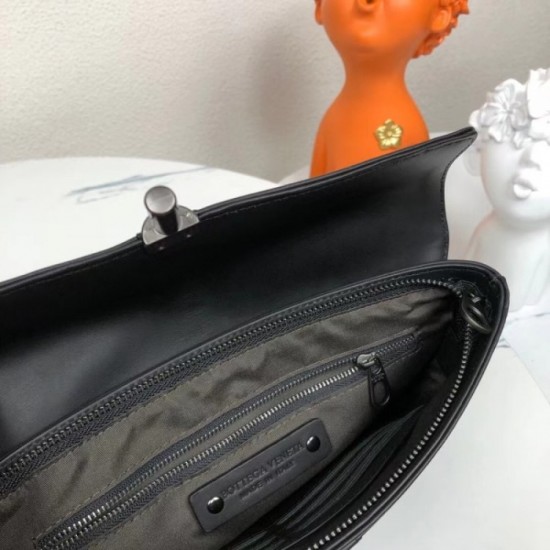 Almost sold out 2023SS BOTTEGA VENETA Clutch bag Almost sold out 2023SS BOTTEGA VENETA Clutch bag