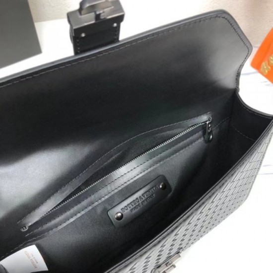 Hard to find 2023SS BOTTEGA VENETA Bottega Veneta clutch bag Hard to find 2023SS BOTTEGA VENETA Bottega Veneta clutch bag