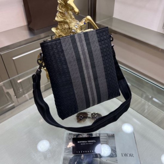 Stylish presence 2023FW BOTTEGA VENETA Bottega Veneta men's shoulder bag Stylish presence 2023FW BOTTEGA VENETA Bottega Veneta men's shoulder bag
