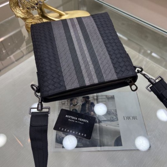 Stylish presence 2023FW BOTTEGA VENETA Bottega Veneta men's shoulder bag Stylish presence 2023FW BOTTEGA VENETA Bottega Veneta men's shoulder bag