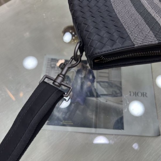 Stylish presence 2023FW BOTTEGA VENETA Bottega Veneta men's shoulder bag Stylish presence 2023FW BOTTEGA VENETA Bottega Veneta men's shoulder bag