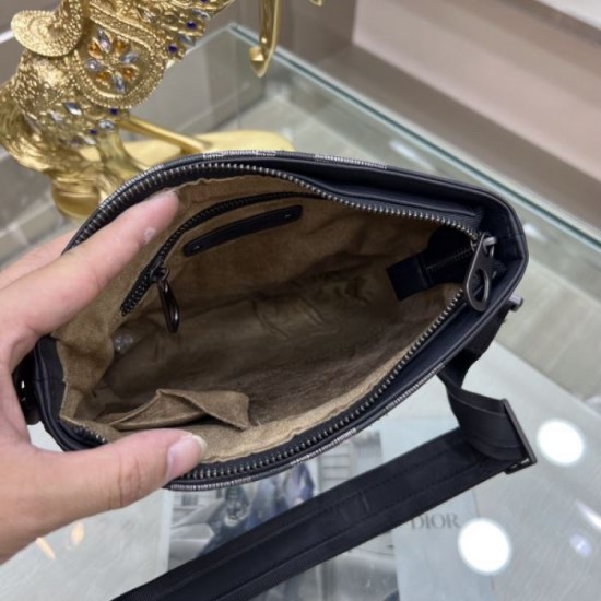 Stylish presence 2023FW BOTTEGA VENETA Bottega Veneta men's shoulder bag Stylish presence 2023FW BOTTEGA VENETA Bottega Veneta men's shoulder bag