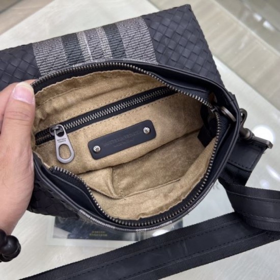 Stylish presence 2023FW BOTTEGA VENETA Bottega Veneta men's shoulder bag Stylish presence 2023FW BOTTEGA VENETA Bottega Veneta men's shoulder bag