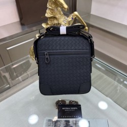 Limited Time Sale 2023FW BOTTEGA VENETA Bottega Veneta Men's Shoulder Bag