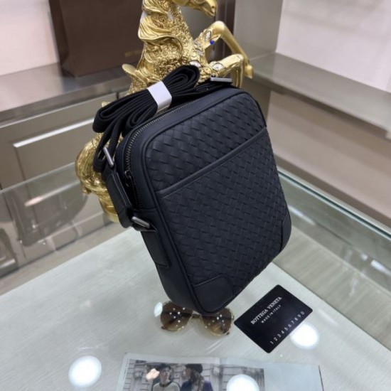 Limited Time Sale 2023FW BOTTEGA VENETA Bottega Veneta Men's Shoulder Bag Limited Time Sale 2023FW BOTTEGA VENETA Bottega Veneta Men's Shoulder Bag