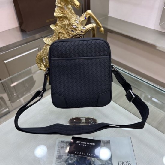 Limited Time Sale 2023FW BOTTEGA VENETA Bottega Veneta Men's Shoulder Bag Limited Time Sale 2023FW BOTTEGA VENETA Bottega Veneta Men's Shoulder Bag