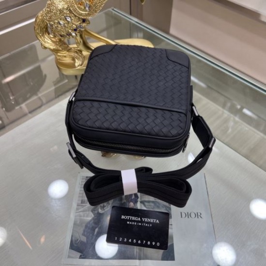 Limited Time Sale 2023FW BOTTEGA VENETA Bottega Veneta Men's Shoulder Bag Limited Time Sale 2023FW BOTTEGA VENETA Bottega Veneta Men's Shoulder Bag