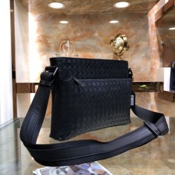 Happy to be back in stock 2023FW BOTTEGA VENETA Bottega Veneta Men's Shoulder Bag