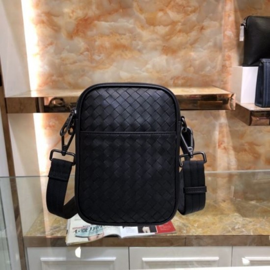 Gorgeous atmosphere 2023FW BOTTEGA VENETA Bottega Veneta Men's Shoulder Bag Gorgeous atmosphere 2023FW BOTTEGA VENETA Bottega Veneta Men's Shoulder Bag