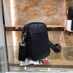 Gorgeous atmosphere 2023FW BOTTEGA VENETA Bottega Veneta Men's Shoulder Bag