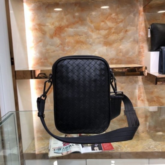 Gorgeous atmosphere 2023FW BOTTEGA VENETA Bottega Veneta Men's Shoulder Bag Gorgeous atmosphere 2023FW BOTTEGA VENETA Bottega Veneta Men's Shoulder Bag