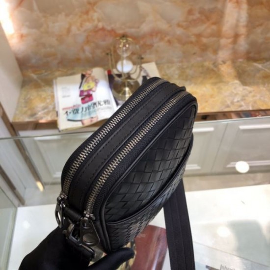 Gorgeous atmosphere 2023FW BOTTEGA VENETA Bottega Veneta Men's Shoulder Bag Gorgeous atmosphere 2023FW BOTTEGA VENETA Bottega Veneta Men's Shoulder Bag