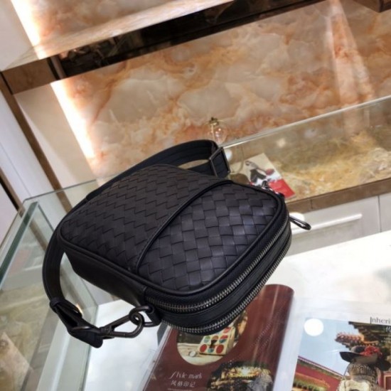 Gorgeous atmosphere 2023FW BOTTEGA VENETA Bottega Veneta Men's Shoulder Bag Gorgeous atmosphere 2023FW BOTTEGA VENETA Bottega Veneta Men's Shoulder Bag