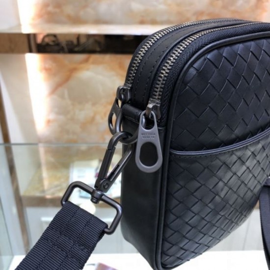 Gorgeous atmosphere 2023FW BOTTEGA VENETA Bottega Veneta Men's Shoulder Bag Gorgeous atmosphere 2023FW BOTTEGA VENETA Bottega Veneta Men's Shoulder Bag