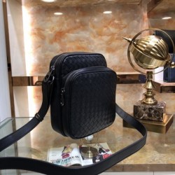 Smart impression 2023FW BOTTEGA VENETA Bottega Veneta men's shoulder bag