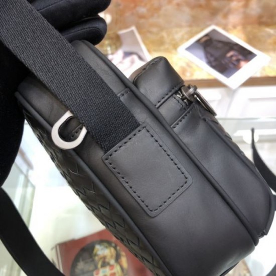 Products worn by celebrities 2023FW BOTTEGA VENETA Bottega Veneta Men's Shoulder Bag Products worn by celebrities 2023FW BOTTEGA VENETA Bottega Veneta Men's Shoulder Bag