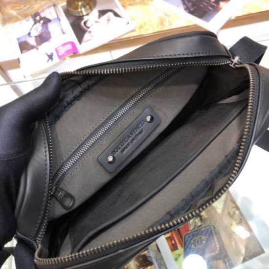 Products worn by celebrities 2023FW BOTTEGA VENETA Bottega Veneta Men's Shoulder Bag Products worn by celebrities 2023FW BOTTEGA VENETA Bottega Veneta Men's Shoulder Bag