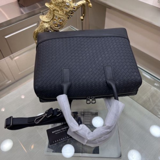 Overwhelming luxury 2023FW BOTTEGA VENETA Bottega Veneta Men's Briefcase Overwhelming luxury 2023FW BOTTEGA VENETA Bottega Veneta Men's Briefcase
