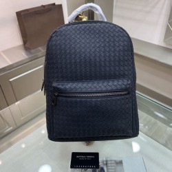 Magazine Published in Japan 2023FW BOTTEGA VENETA Men's Backpack