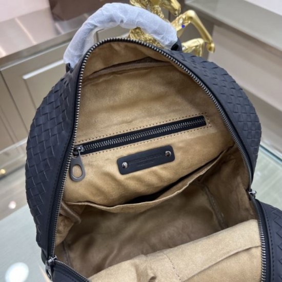 Magazine Published in Japan 2023FW BOTTEGA VENETA Men's Backpack Magazine Published in Japan 2023FW BOTTEGA VENETA Men's Backpack
