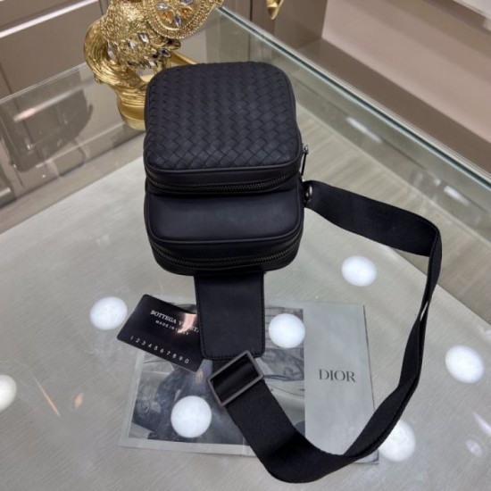 Not yet available in Japan 2023FW BOTTEGA VENETA Bottega Veneta Men's Chest Bag Not yet available in Japan 2023FW BOTTEGA VENETA Bottega Veneta Men's Chest Bag