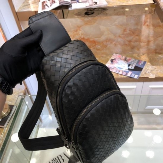 Latest Hot Topic 2023FW BOTTEGA VENETA Men's Chest Bag Latest Hot Topic 2023FW BOTTEGA VENETA Men's Chest Bag