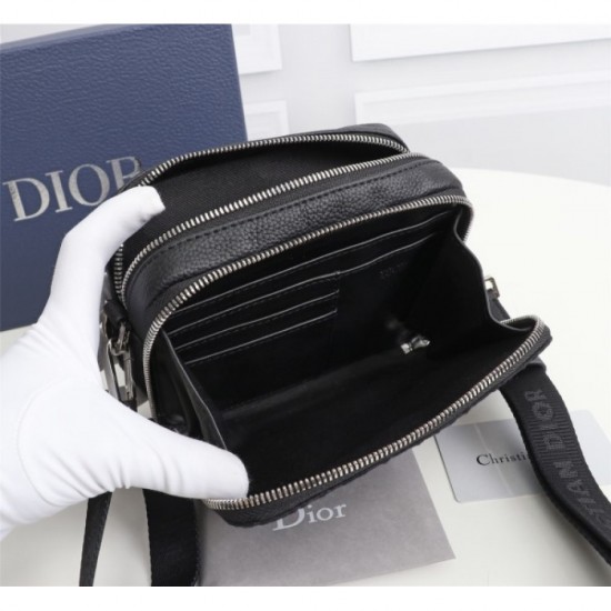 2023SS DIOR Dior shoulder bag with eye-catching design 2023SS DIOR Dior shoulder bag with eye-catching design