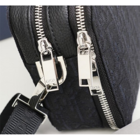 2023SS DIOR Dior shoulder bag with eye-catching design 2023SS DIOR Dior shoulder bag with eye-catching design