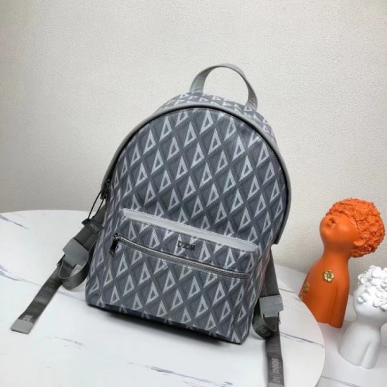 A must-have item for fall and winter 2023FW DIOR Backpack A must-have item for fall and winter 2023FW DIOR Backpack