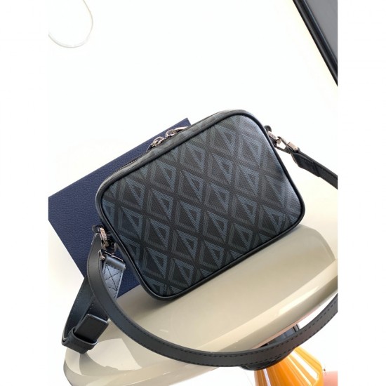 I definitely want this fall 2023FW DIOR Dior shoulder bag I definitely want this fall 2023FW DIOR Dior shoulder bag