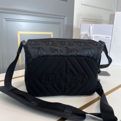 2023FW DIOR Men's Shoulder Bag with a simple and mature look