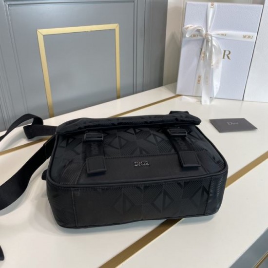 2023FW DIOR Men's Shoulder Bag with a simple and mature look 2023FW DIOR Men's Shoulder Bag with a simple and mature look