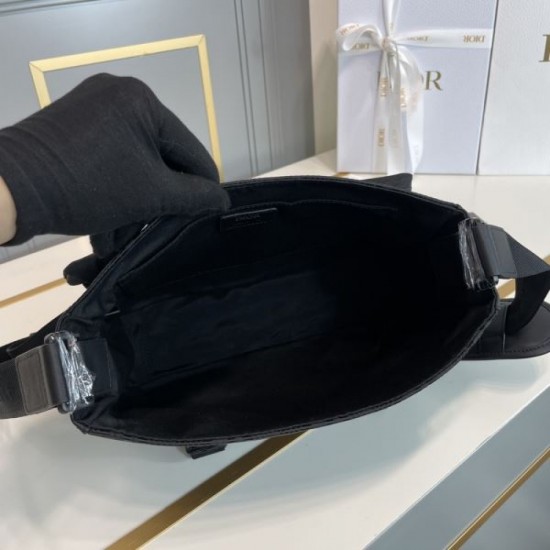 2023FW DIOR Men's Shoulder Bag with a simple and mature look 2023FW DIOR Men's Shoulder Bag with a simple and mature look