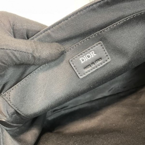 2023FW DIOR Men's Shoulder Bag with a simple and mature look 2023FW DIOR Men's Shoulder Bag with a simple and mature look