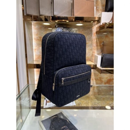 DIOR Backpack 2023FW Perfect for winter outings DIOR Backpack 2023FW Perfect for winter outings