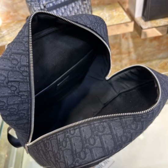 DIOR Backpack 2023FW Perfect for winter outings DIOR Backpack 2023FW Perfect for winter outings