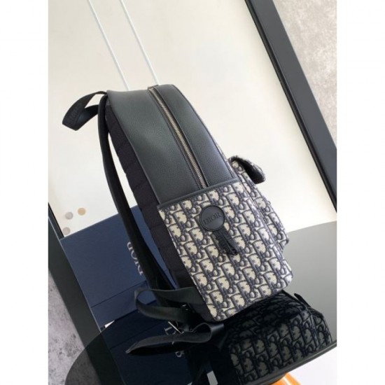 DIOR Backpack 2023FW An essential item this winter DIOR Backpack 2023FW An essential item this winter