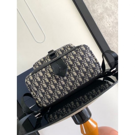 DIOR Backpack 2023FW An essential item this winter DIOR Backpack 2023FW An essential item this winter